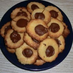 Artikelbild Lochkekse mit Schokokern backen
