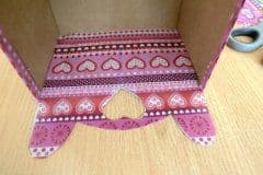 Puppenwiege bekleben
