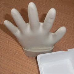 Gipsschmuckhand