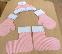 Artikelbild Hängerli aus Mütze, Handschuhe und Stiefel basteln