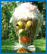 Strohpuppe mit kurzem Haar