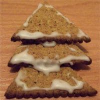 Weihnachtsbaum aus Volkornkeksen